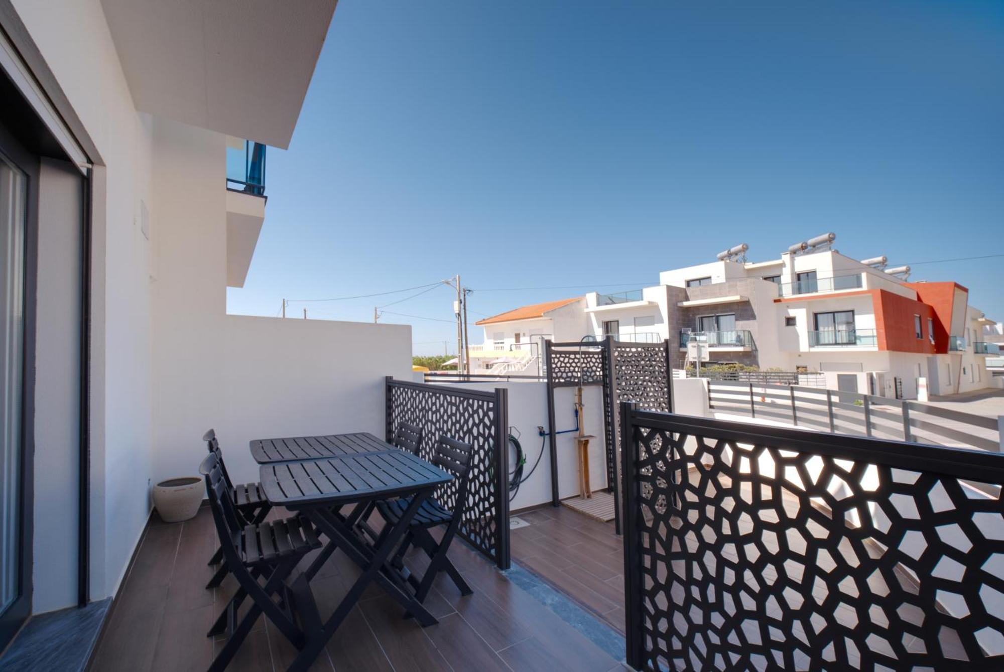 Beach & Surf Lovers Apartment With Ac - 巴勒尔 外观 照片